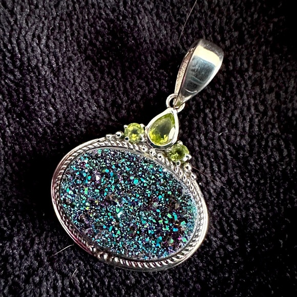 Oval pendant with green drusy & peridot set in sterling silver - Picture 2 of 9